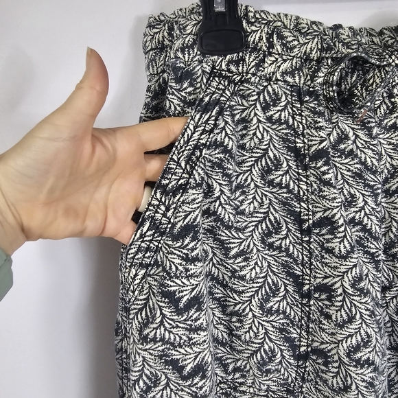 Anthropologie Linen Joggers Palm Leaf Pattern Black Ivory Drawstring Womens M - Picture 5 of 15